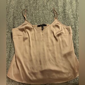 White house- Black market mauve pink blouse.
Size : M (never worn)